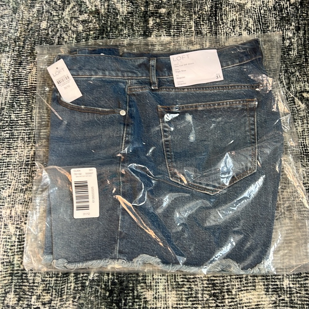 ⚡️NWT⚡️Ann Taylor High Rise Denim Shorts - Picture 3 of 8